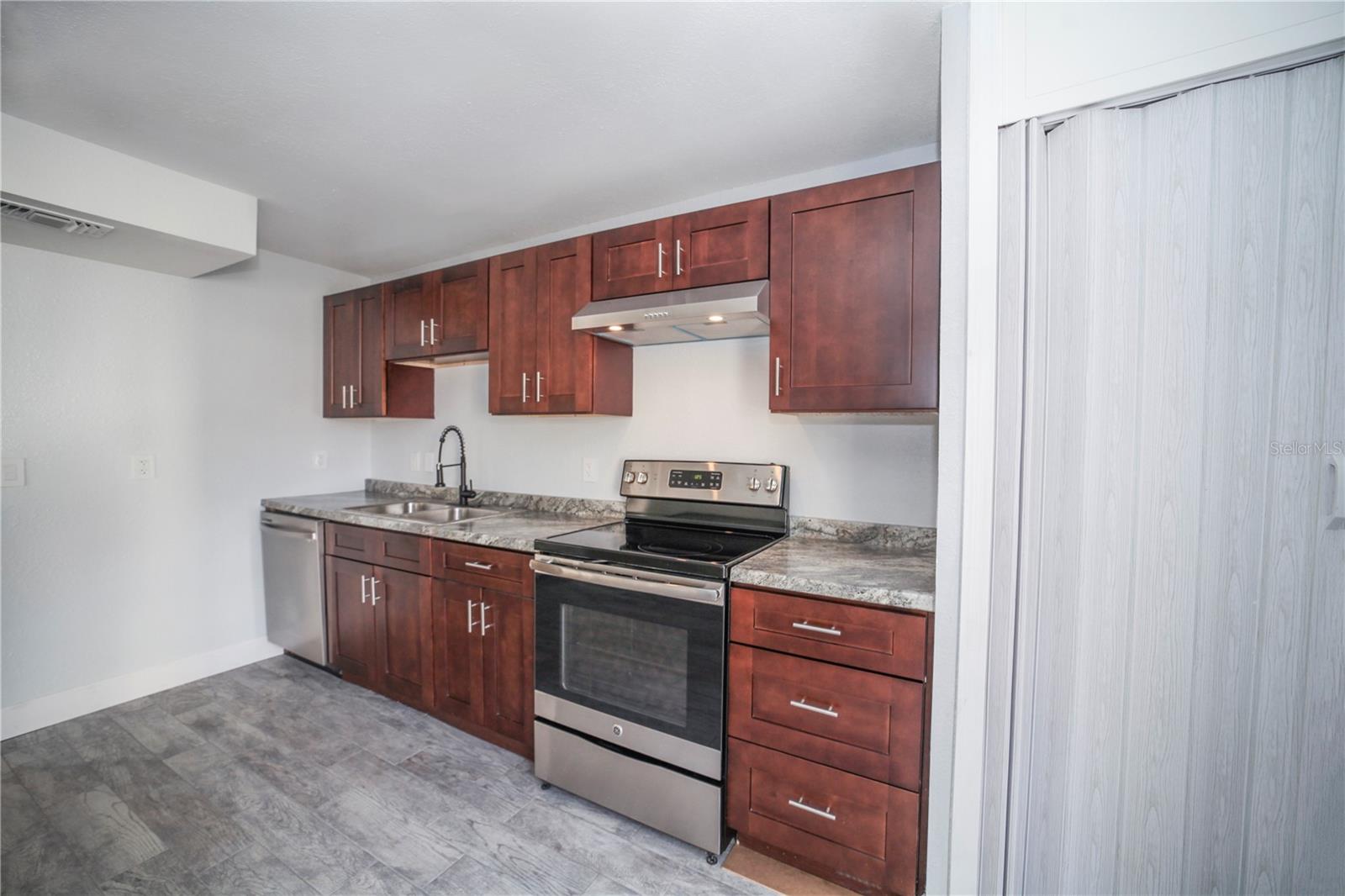 Image 8 of 19 For 331 Amherst Avenue 56