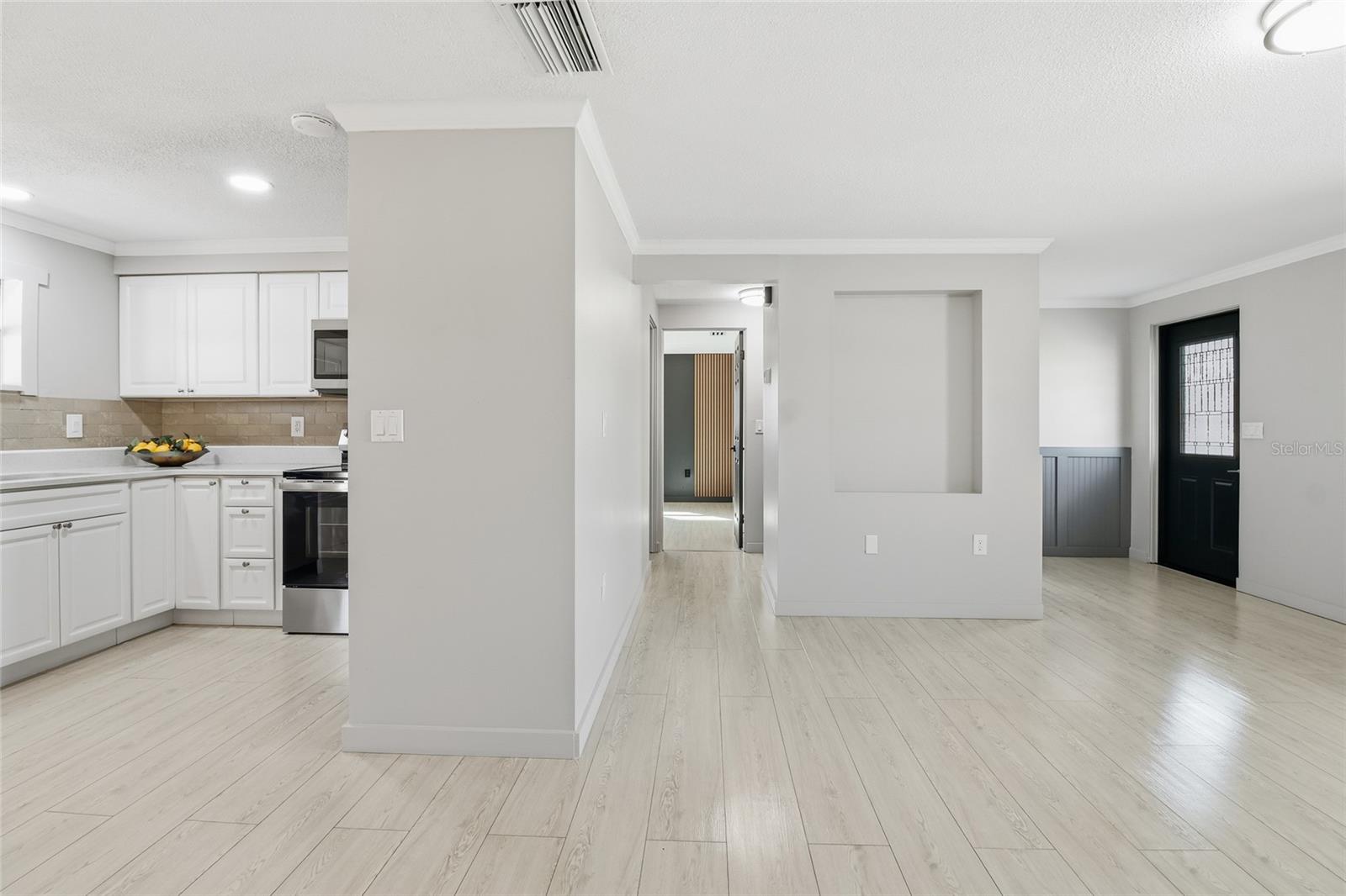 Image 6 of 34 For 3120 Mercer Road