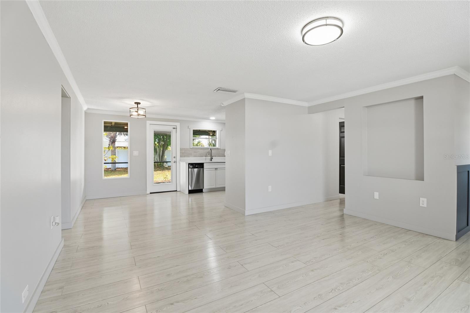 Image 7 of 34 For 3120 Mercer Road