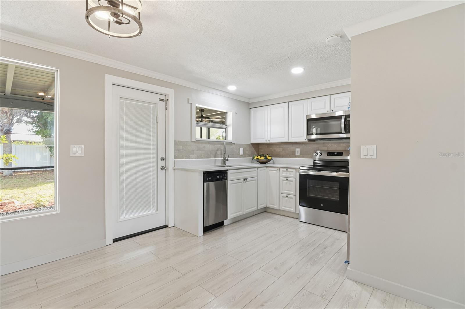 Image 9 of 34 For 3120 Mercer Road