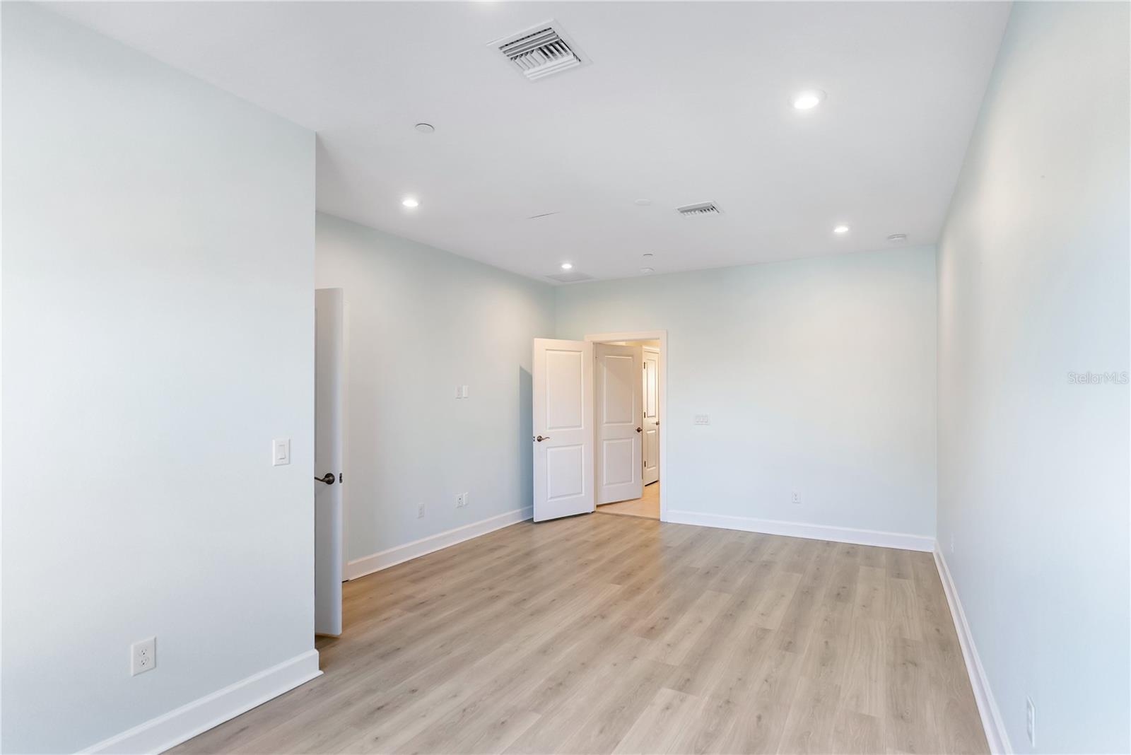 Image 19 of 44 For 1904 Monte Carlo Drive 1102