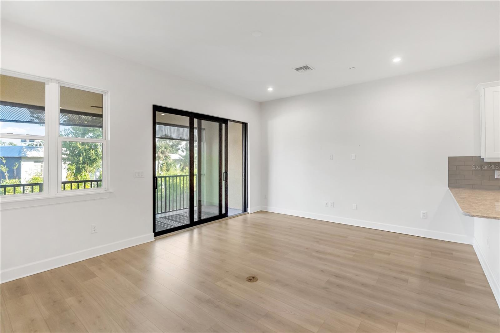 Image 7 of 44 For 1904 Monte Carlo Drive 1102