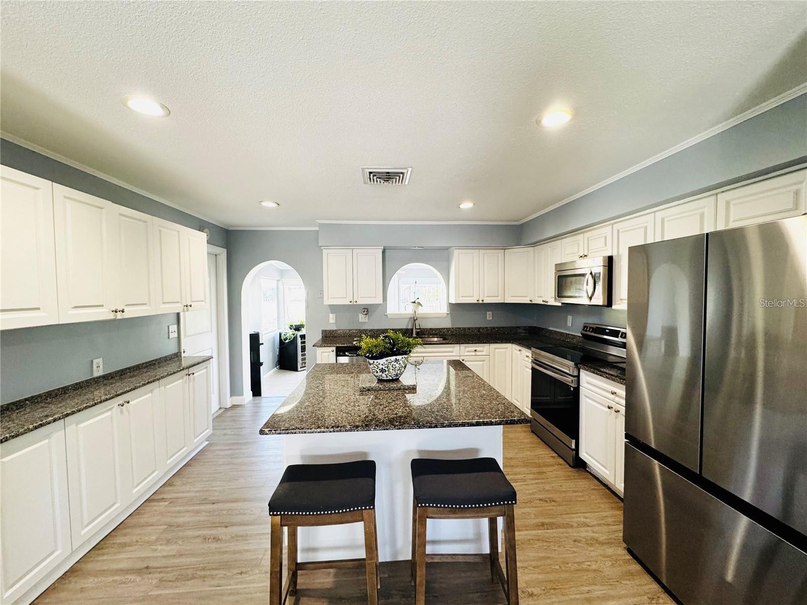 Image 10 of 44 For 9031 Hilolo Lane