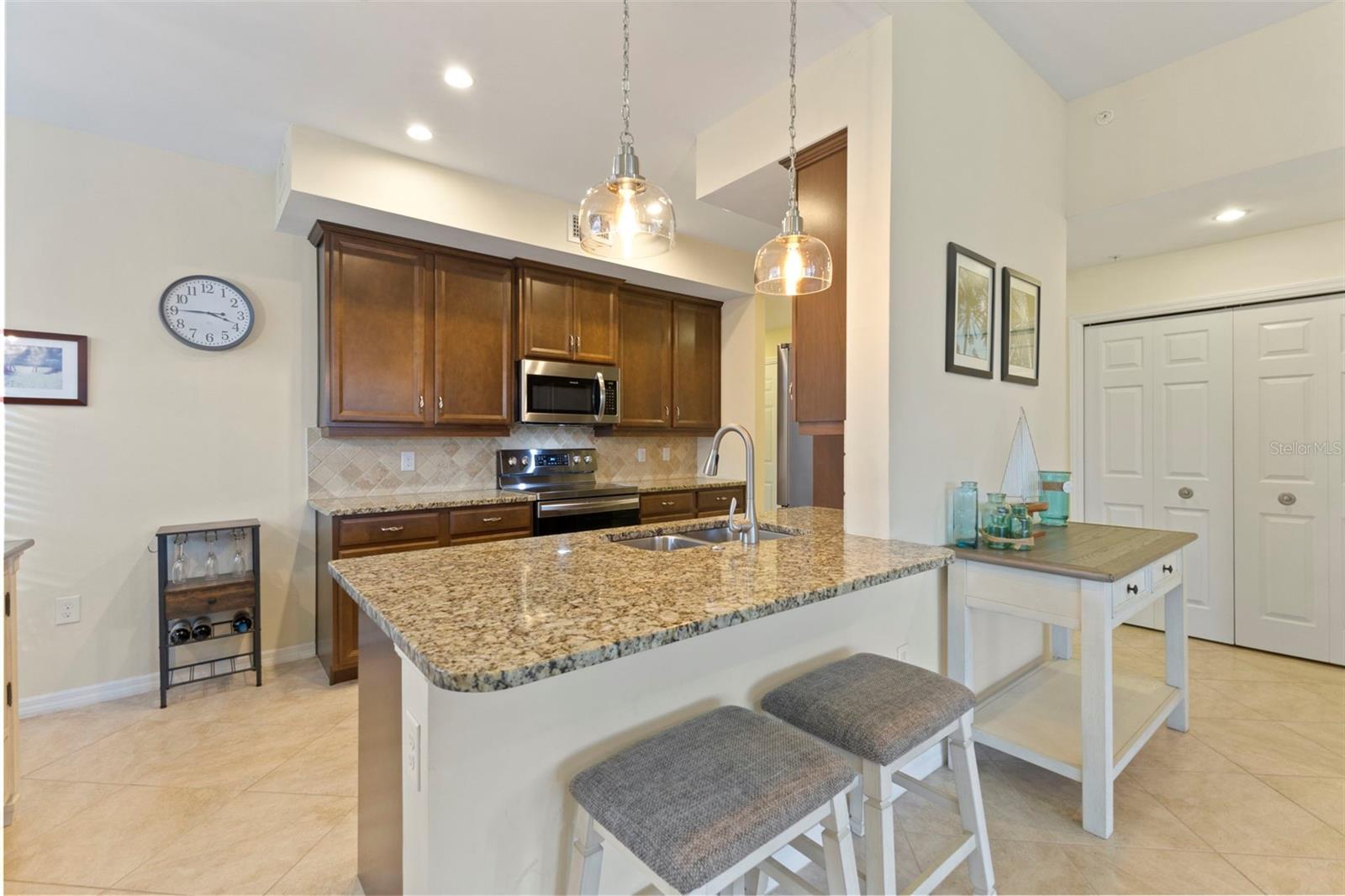 Image 10 of 52 For 117 Porta Vecchio Bend 102