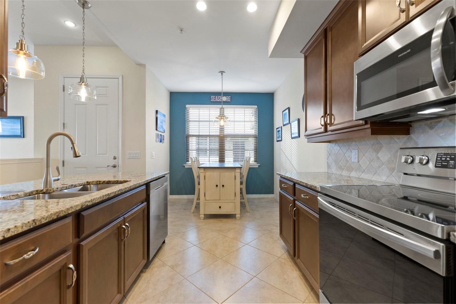 Image 11 of 52 For 117 Porta Vecchio Bend 102