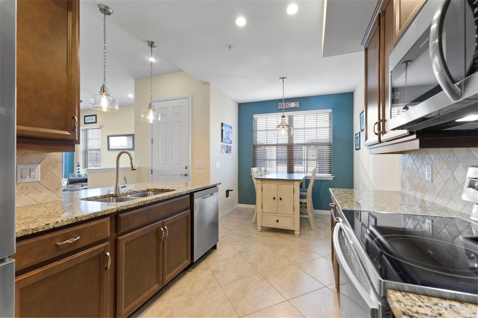 Image 12 of 52 For 117 Porta Vecchio Bend 102