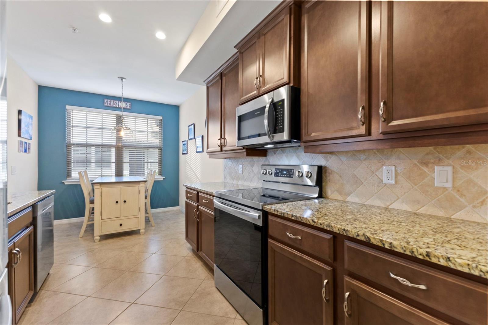 Image 13 of 52 For 117 Porta Vecchio Bend 102