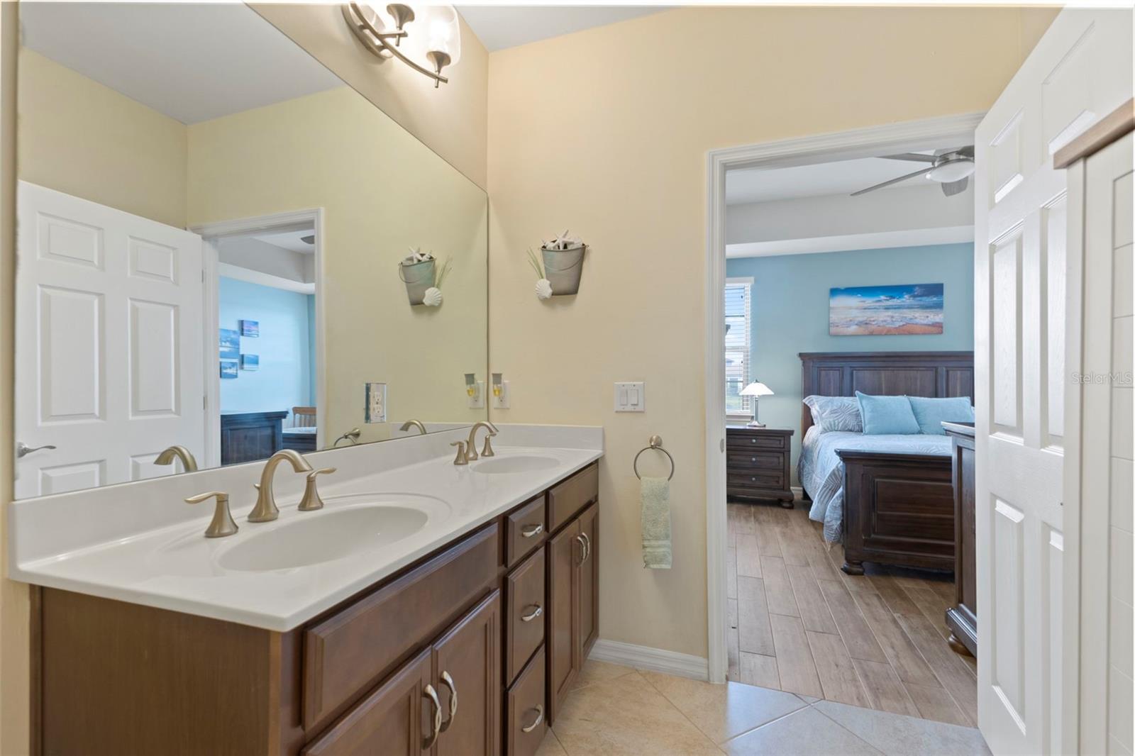 Image 22 of 52 For 117 Porta Vecchio Bend 102