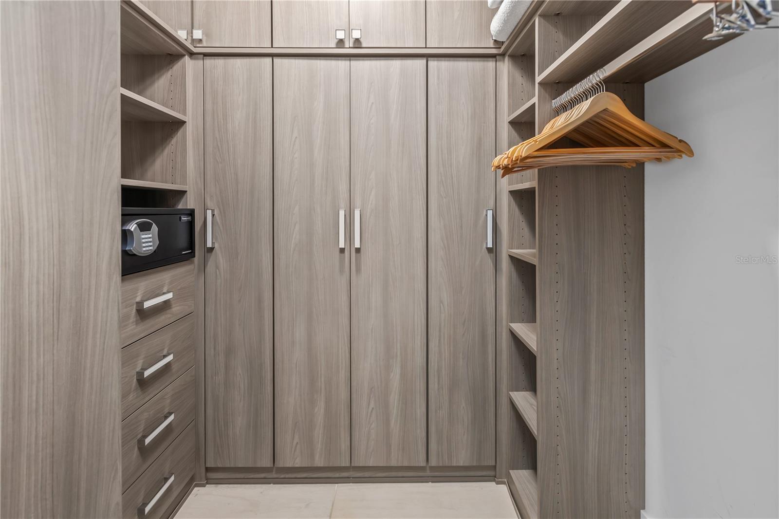 Image 14 of 44 For 1035 Seaside Drive 404