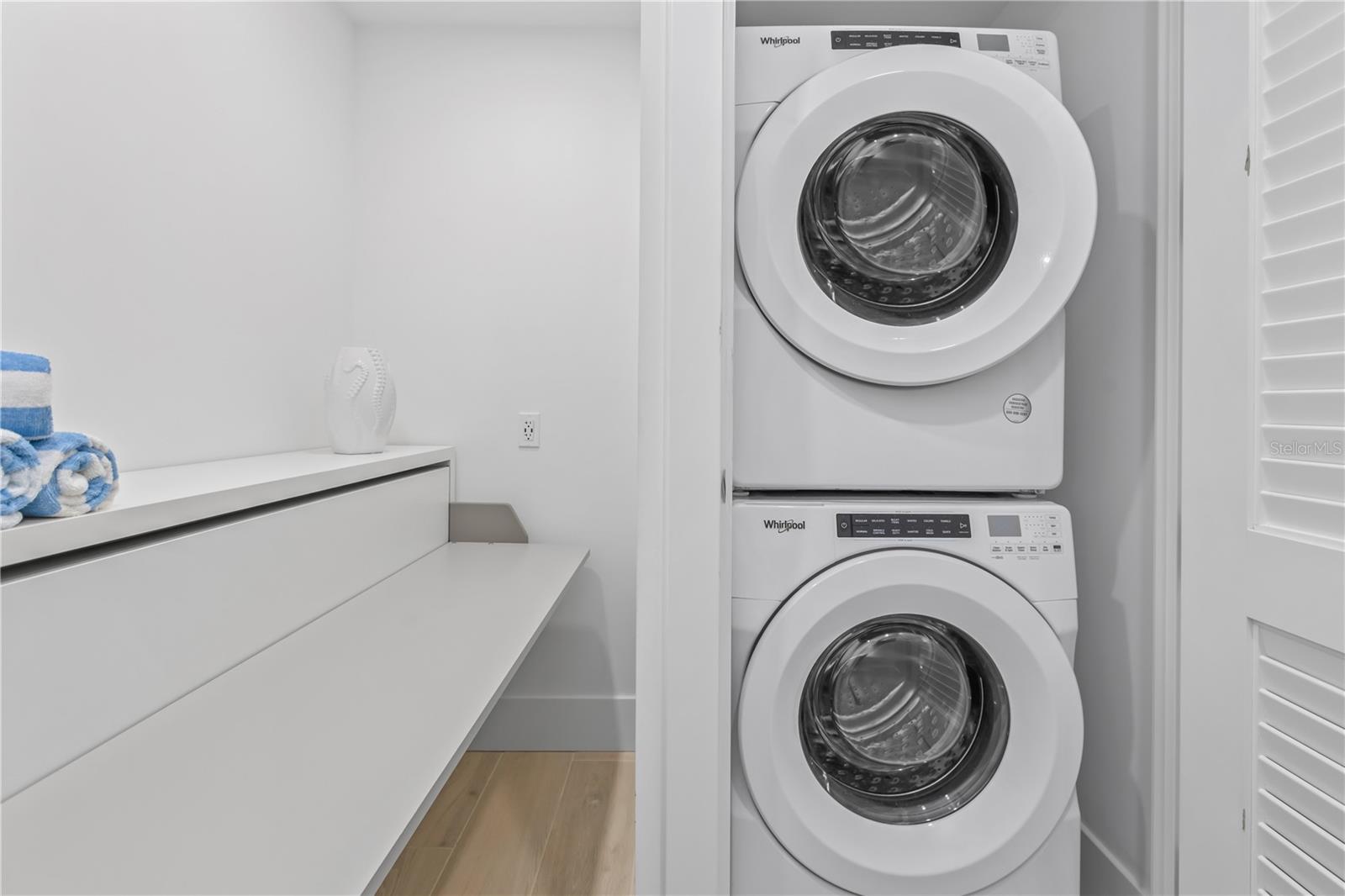 Image 25 of 44 For 1035 Seaside Drive 404