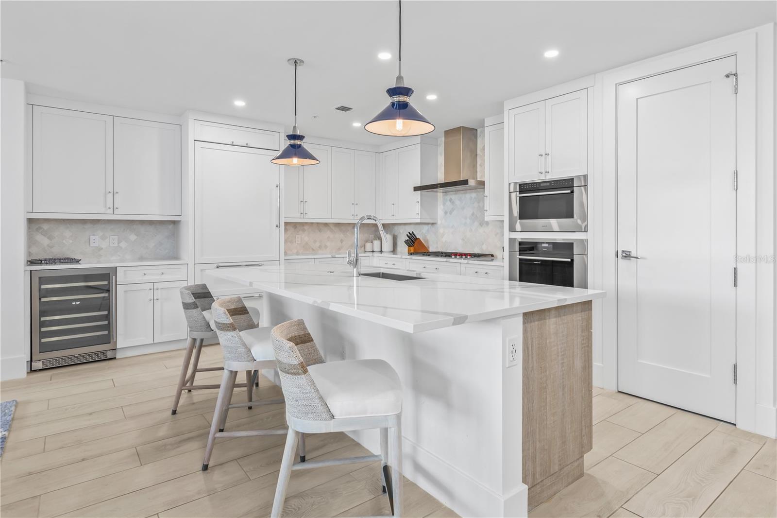 Image 5 of 44 For 1035 Seaside Drive 404