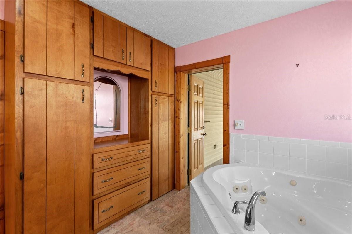 Image 24 of 38 For 1560 Ingram Avenue