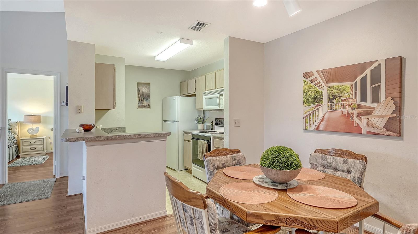 Image 10 of 35 For 7428 Vista Way 207