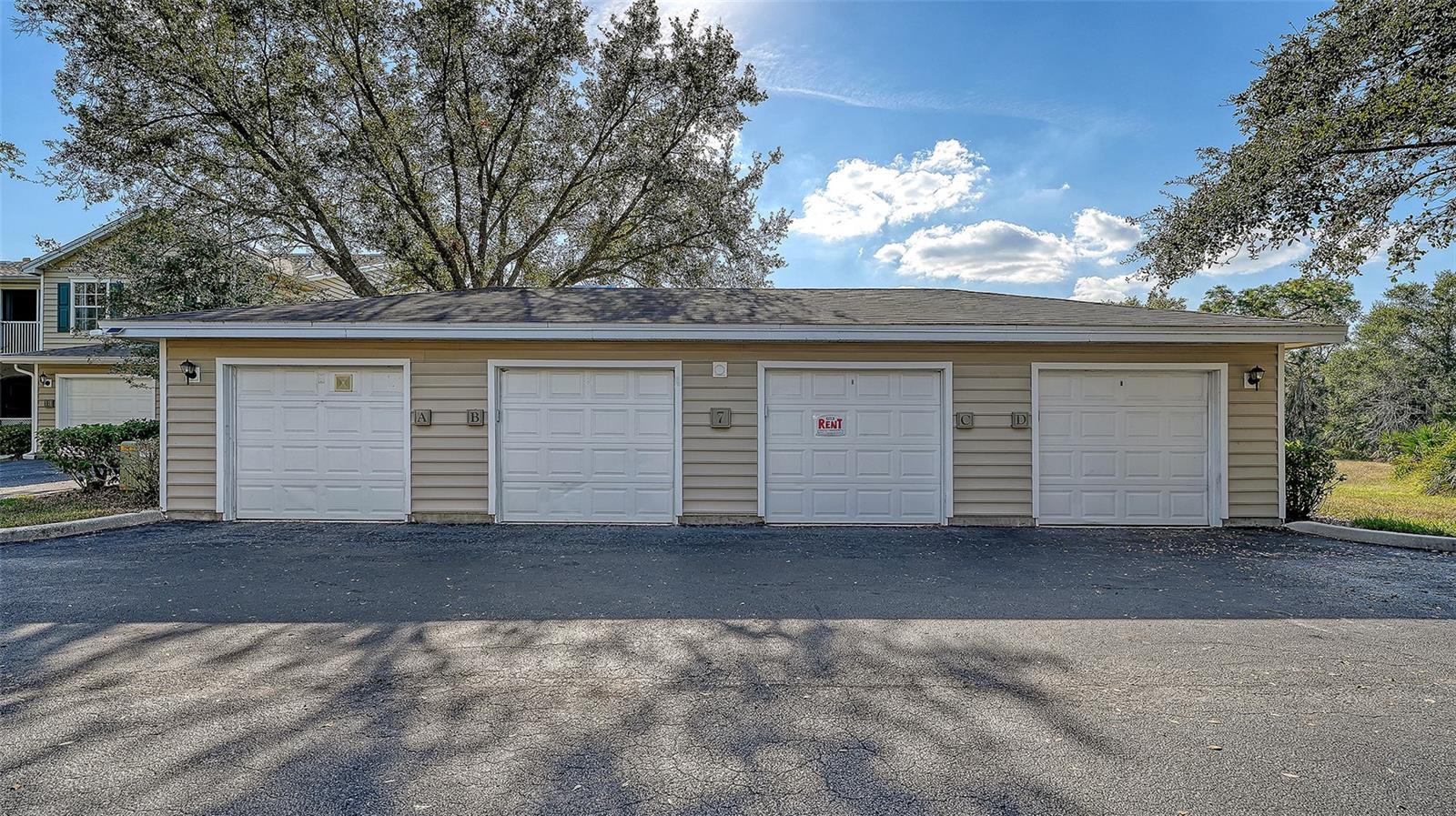 Image 22 of 35 For 7428 Vista Way 207