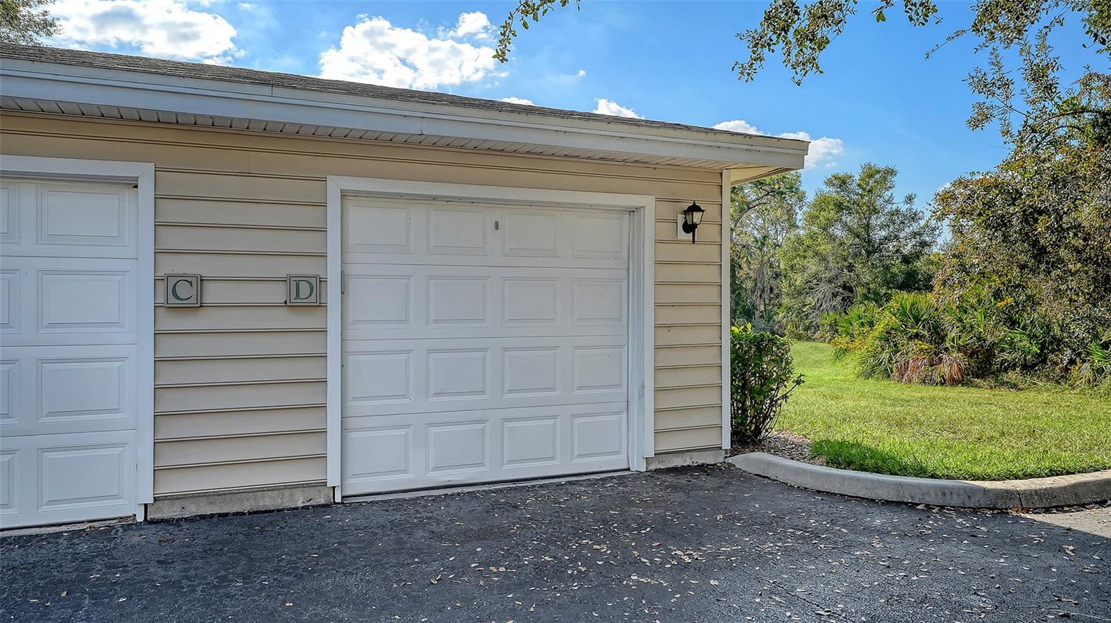 Image 23 of 35 For 7428 Vista Way 207