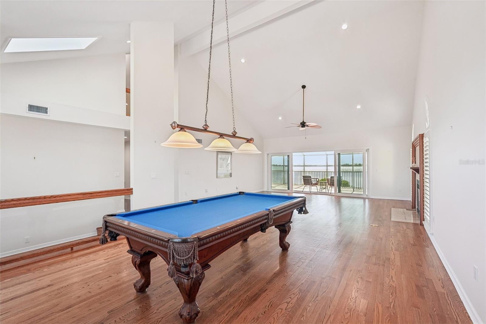 Listing photo id 12 for 44 Tidy Island Boulevard