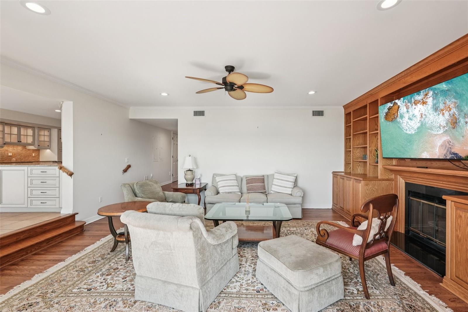 Listing photo id 17 for 44 Tidy Island Boulevard