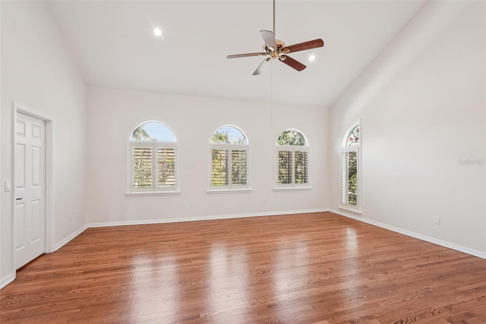 Listing photo id 26 for 44 Tidy Island Boulevard