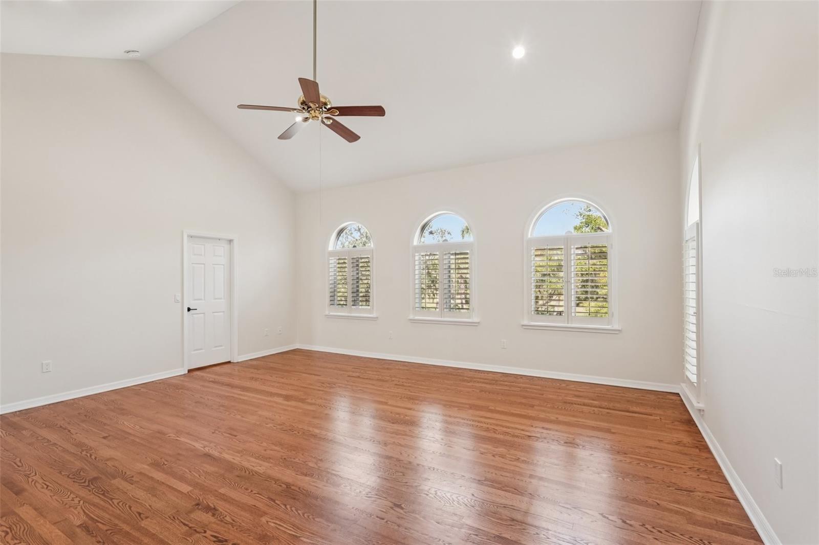 Listing photo id 27 for 44 Tidy Island Boulevard