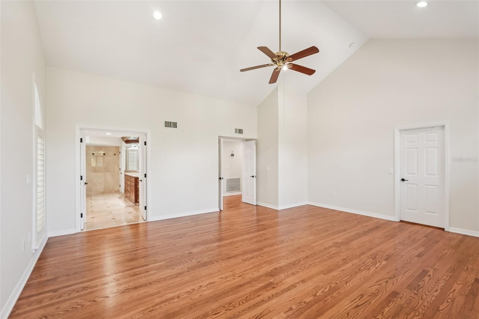 Listing photo id 28 for 44 Tidy Island Boulevard