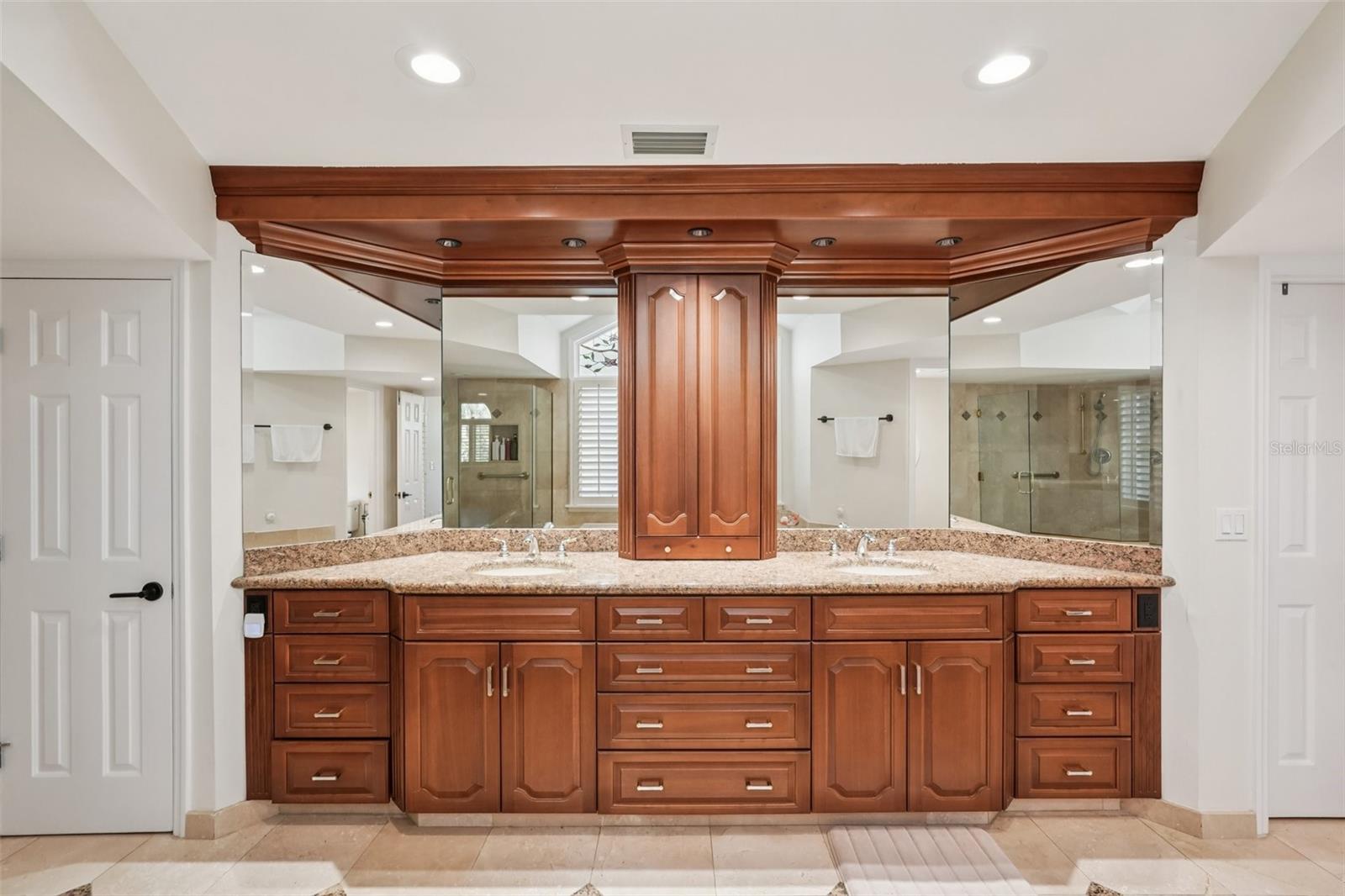 Listing photo id 34 for 44 Tidy Island Boulevard