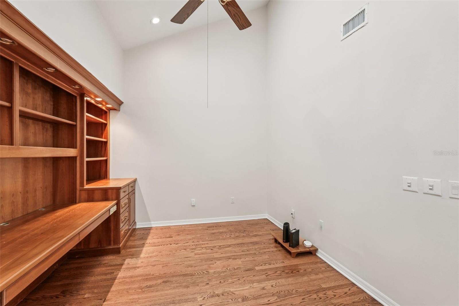 Listing photo id 37 for 44 Tidy Island Boulevard