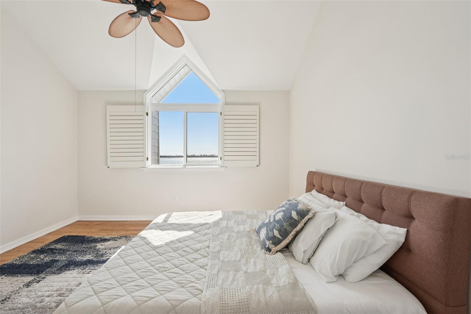 Listing photo id 40 for 44 Tidy Island Boulevard