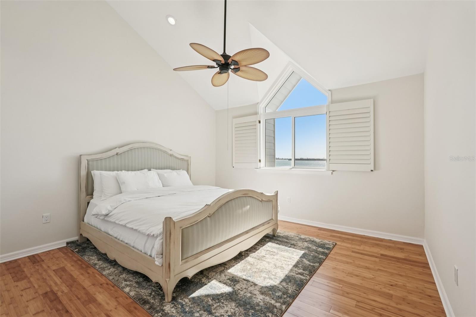 Listing photo id 45 for 44 Tidy Island Boulevard