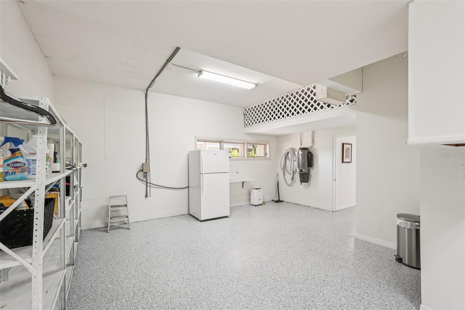 Listing photo id 52 for 44 Tidy Island Boulevard