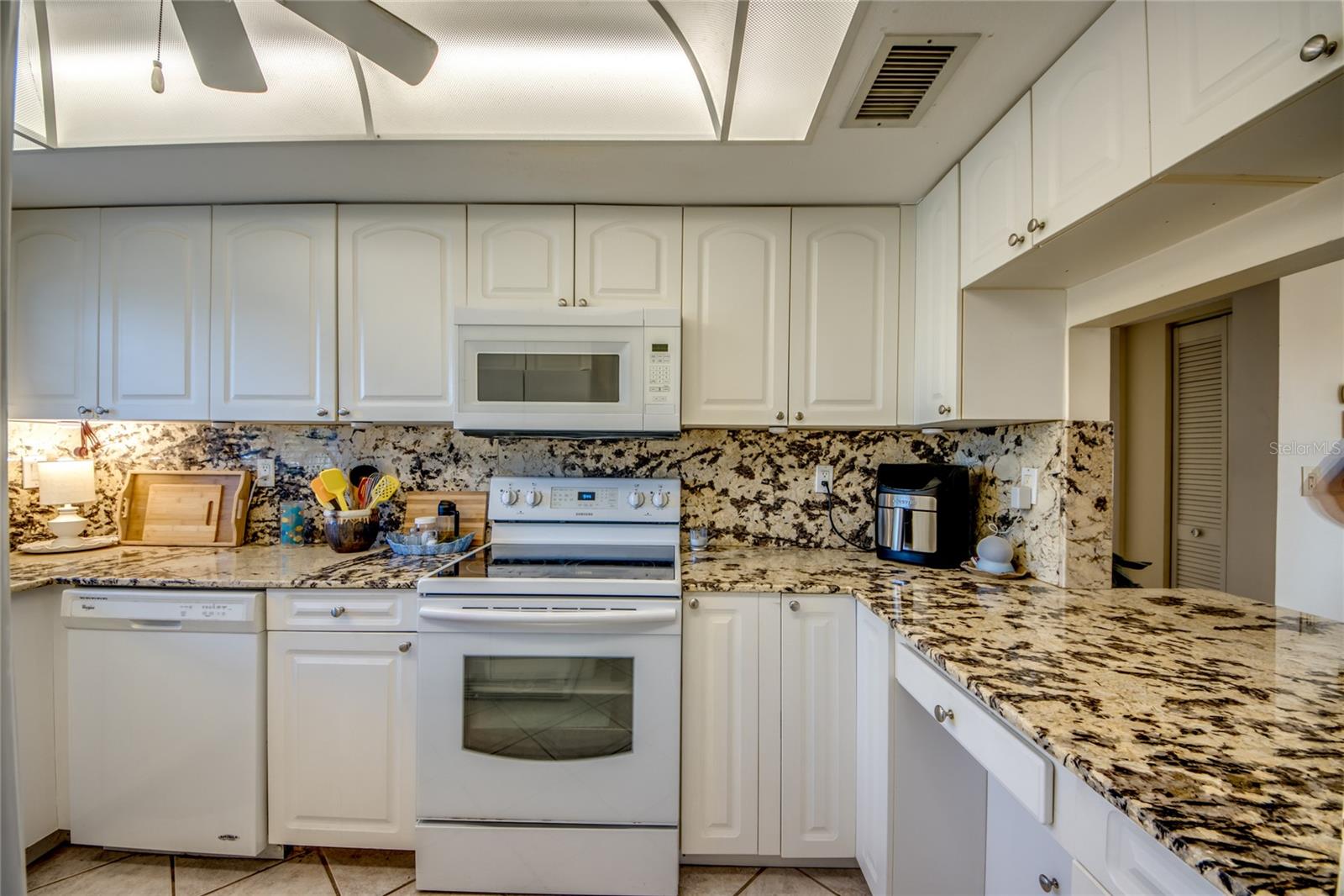 Image 3 of 25 For 7001 New Post Drive 4