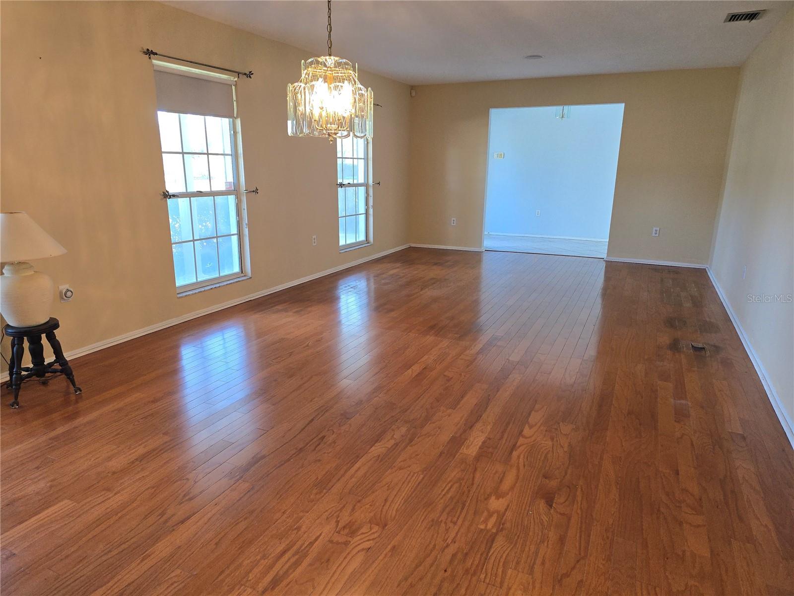 Image 4 of 37 For 1008 Cimarron Cir