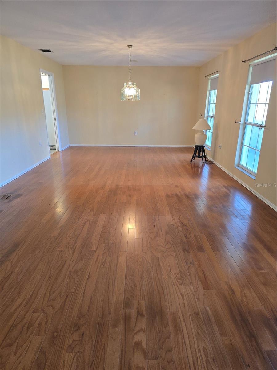 Image 6 of 37 For 1008 Cimarron Cir