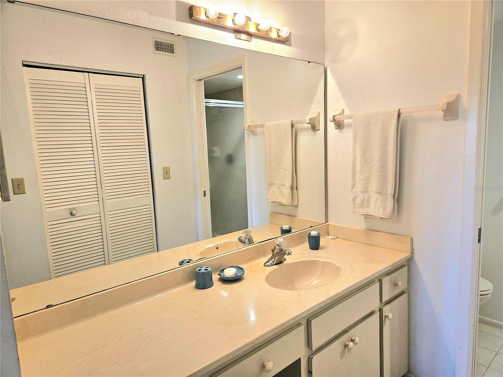 Image 16 of 37 For 2989 Taywood Meadow 19