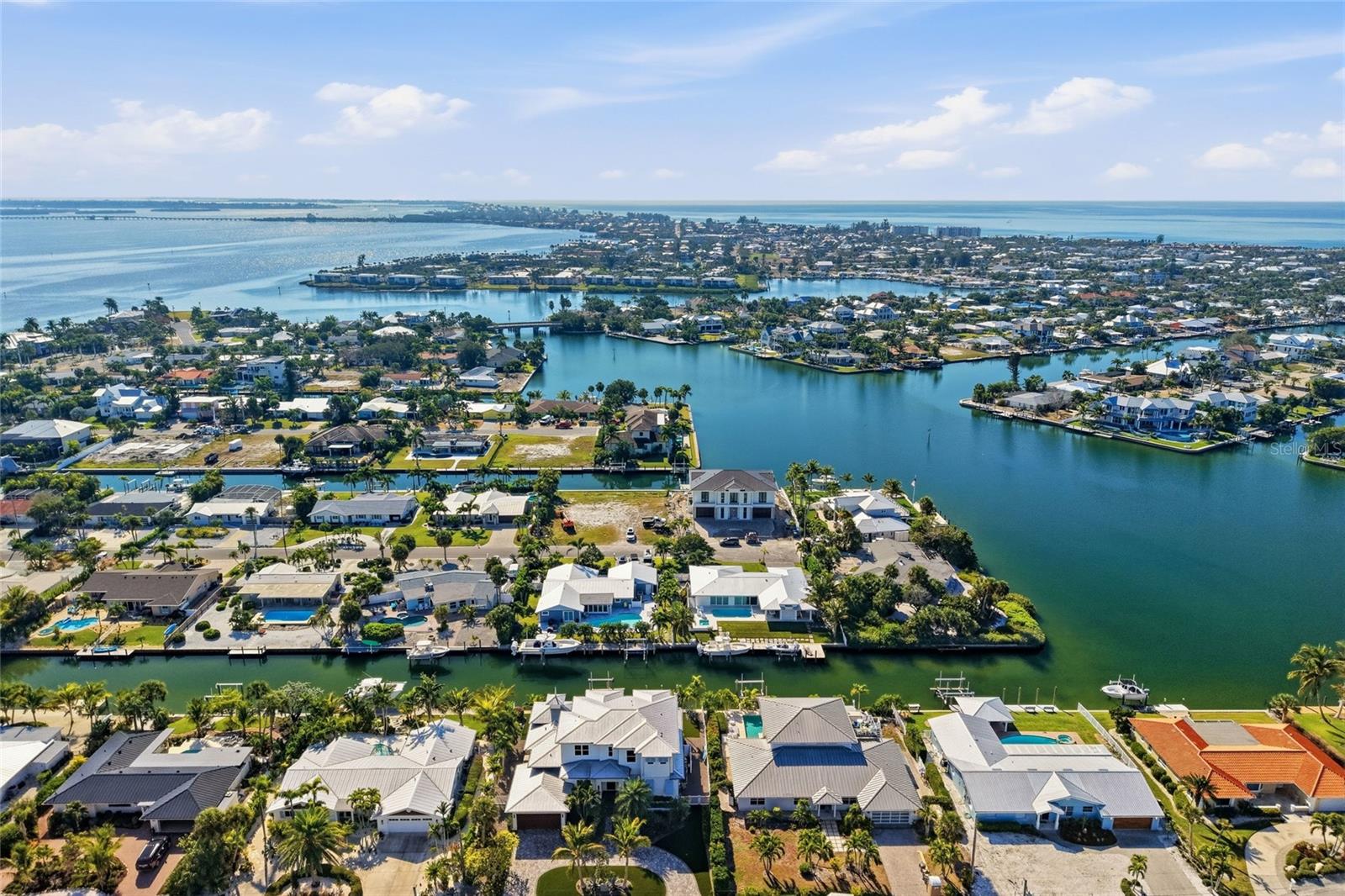 Image 4 of 82 For 628 Dundee Lane