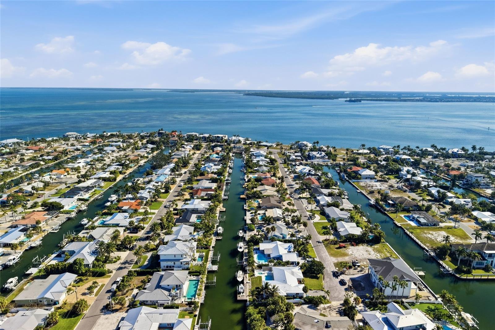 Image 5 of 82 For 628 Dundee Lane