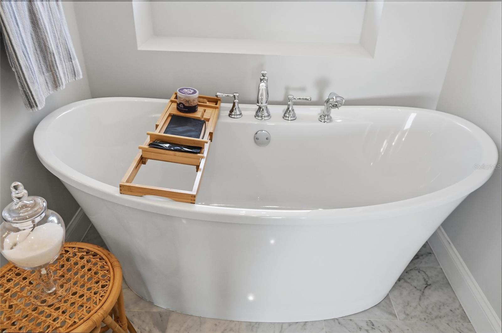 Image 58 of 82 For 628 Dundee Lane