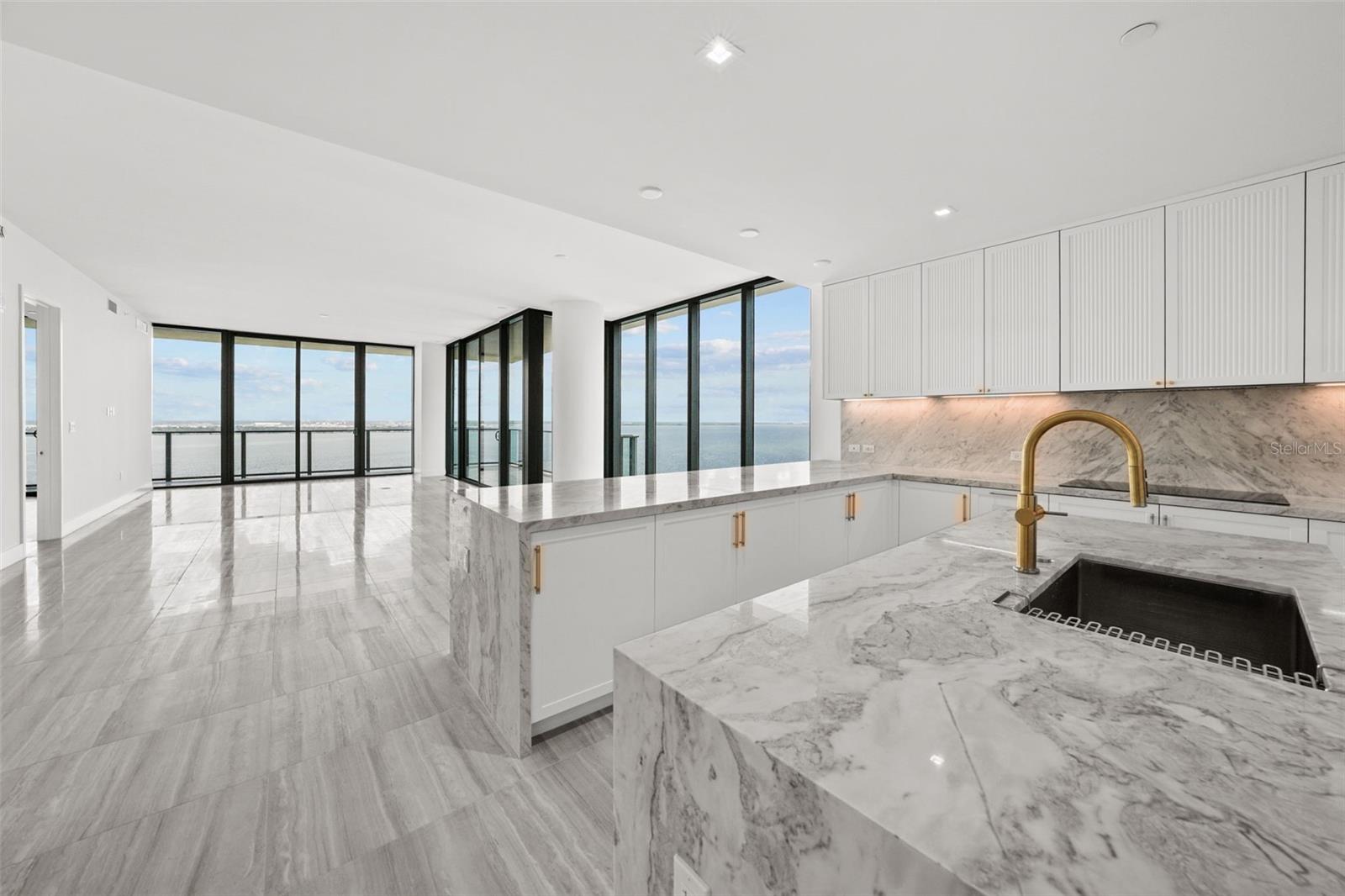 Listing photo id 10 for 3101 Bayshore Boulevard 2004