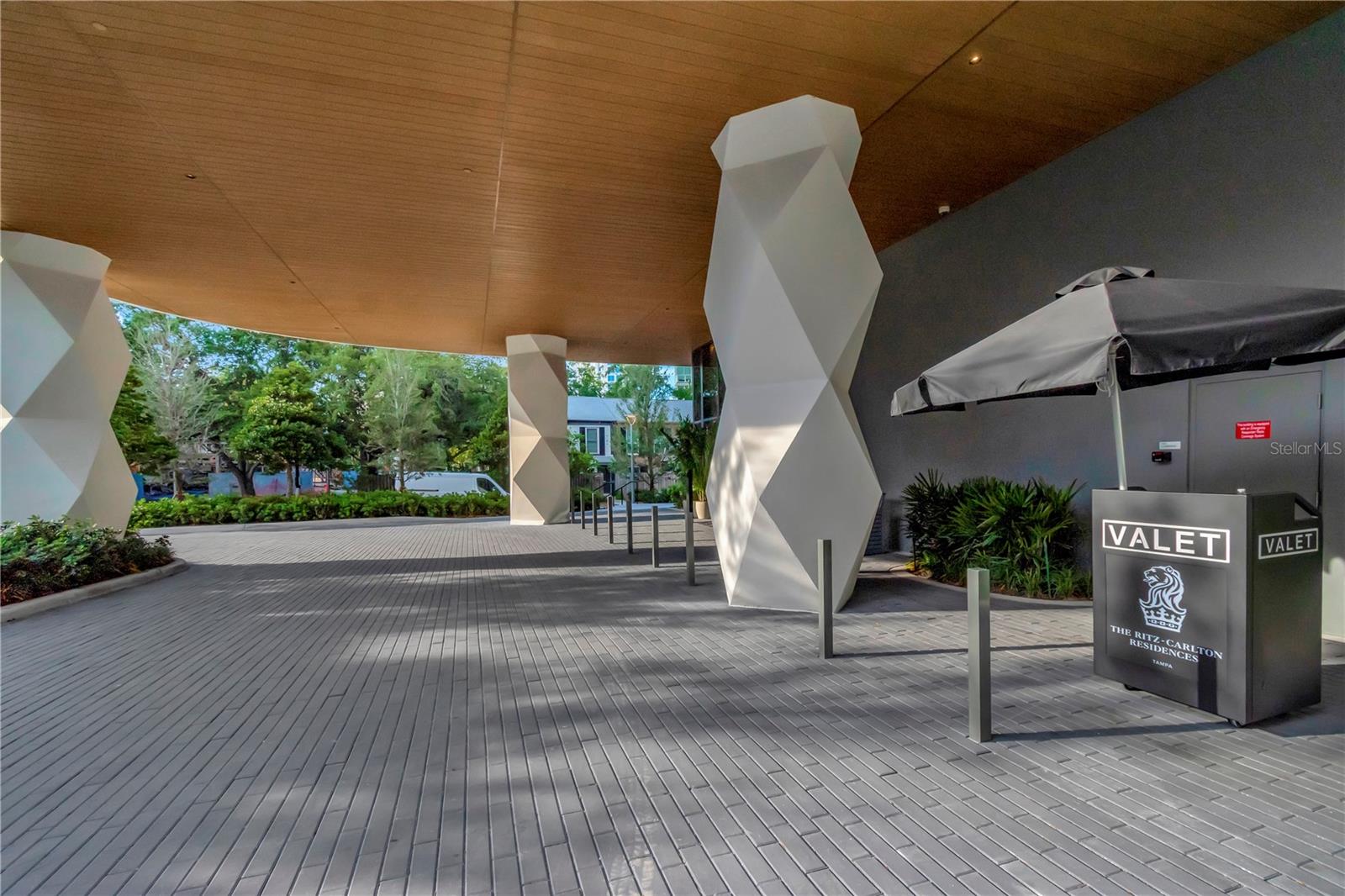 Listing photo id 0 for 3101 Bayshore Boulevard 2004