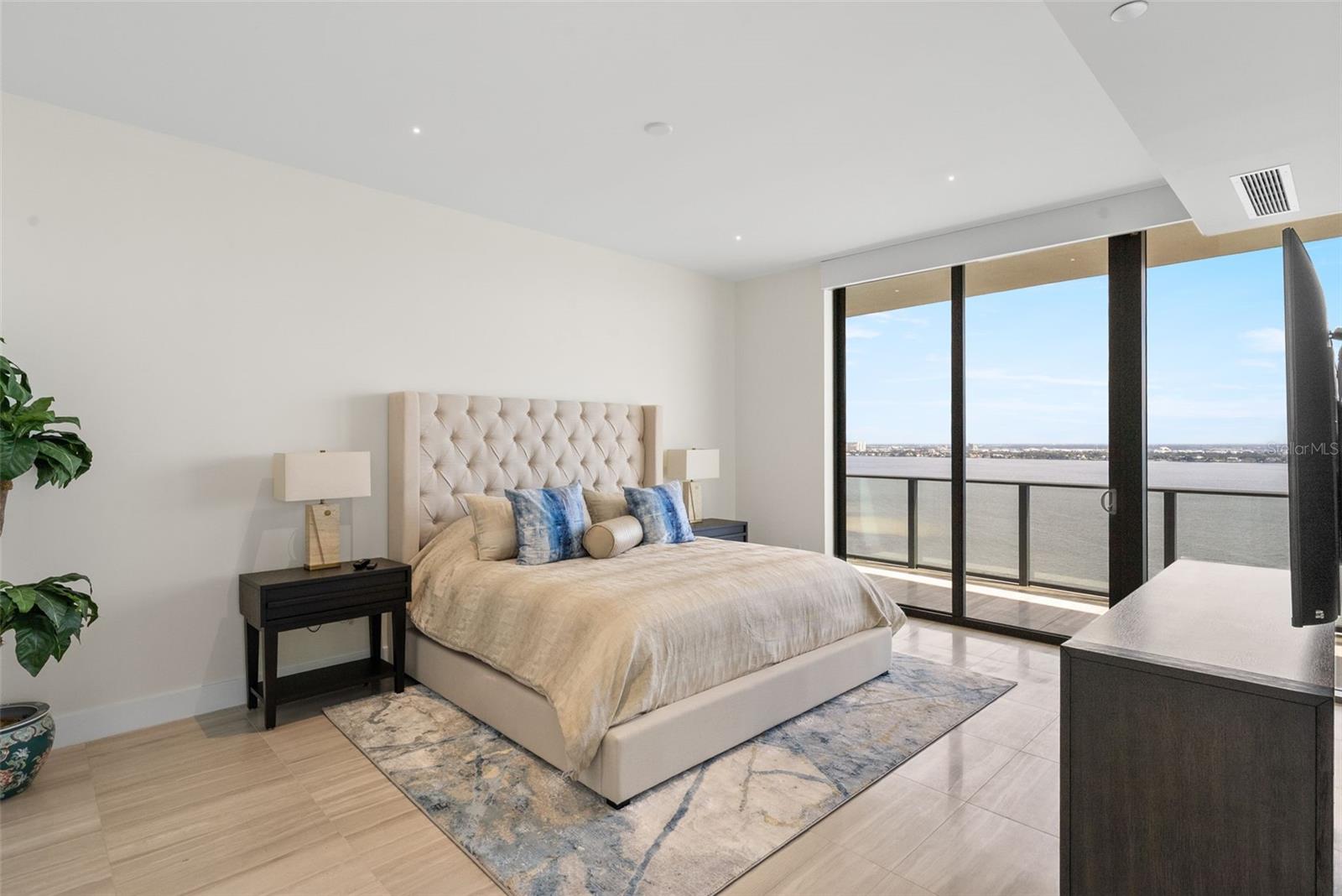 Listing photo id 25 for 3101 Bayshore Boulevard 2004