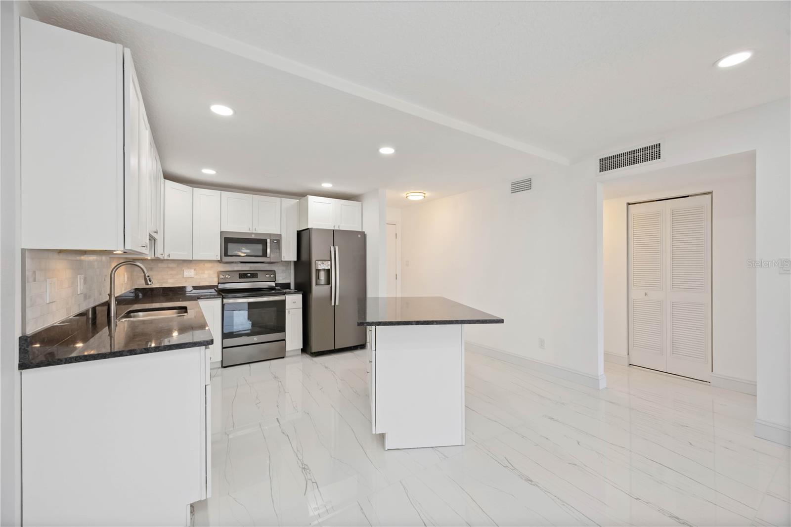 Image 9 of 70 For 9608 Valencia Cove