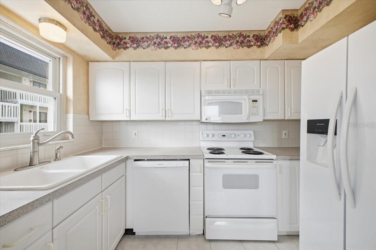 Image 10 of 35 For 611 Gulf Drive N C29