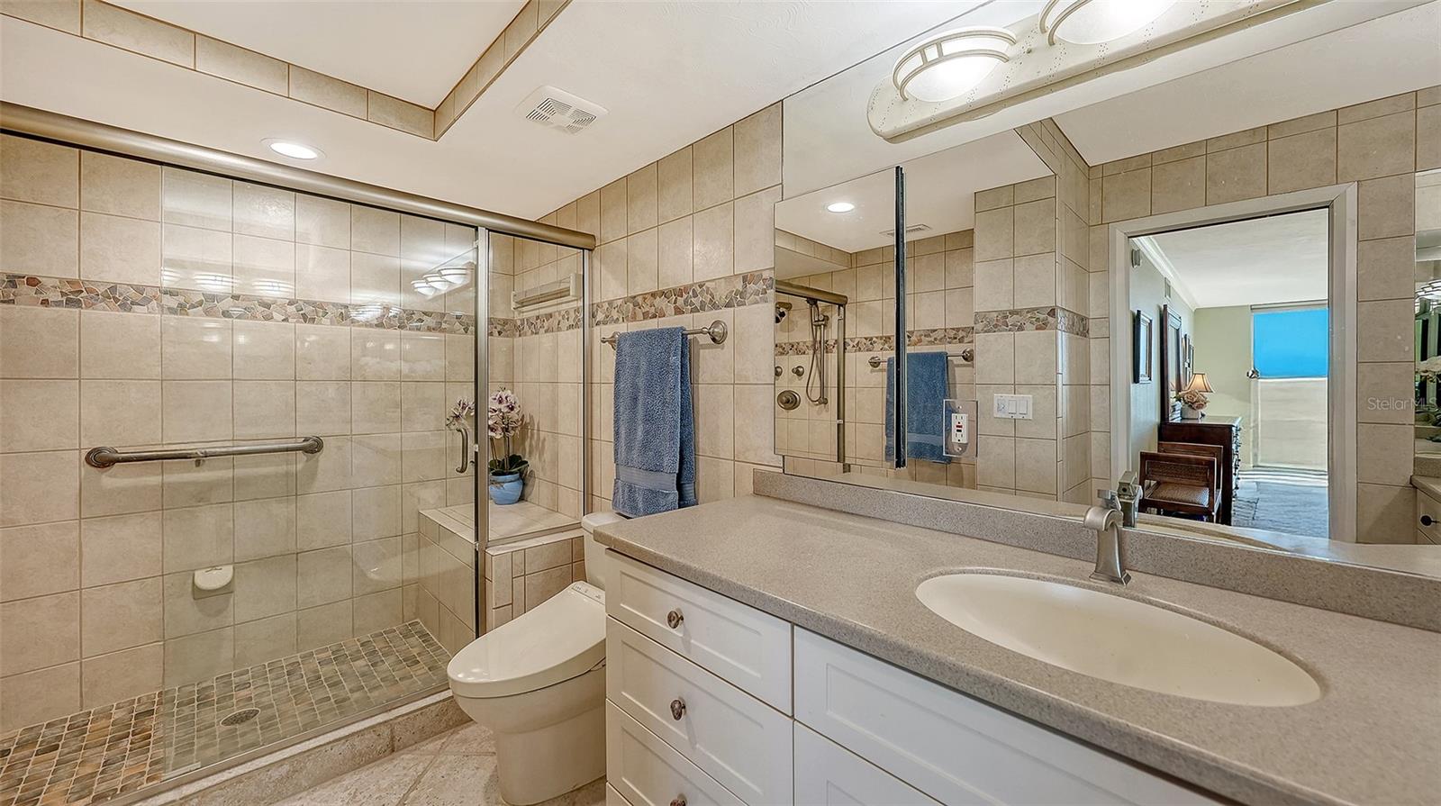 Image 16 of 53 For 2425 Gulf Of Mexico Drive 1e