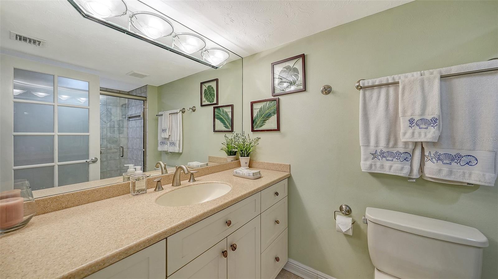 Image 19 of 53 For 2425 Gulf Of Mexico Drive 1e