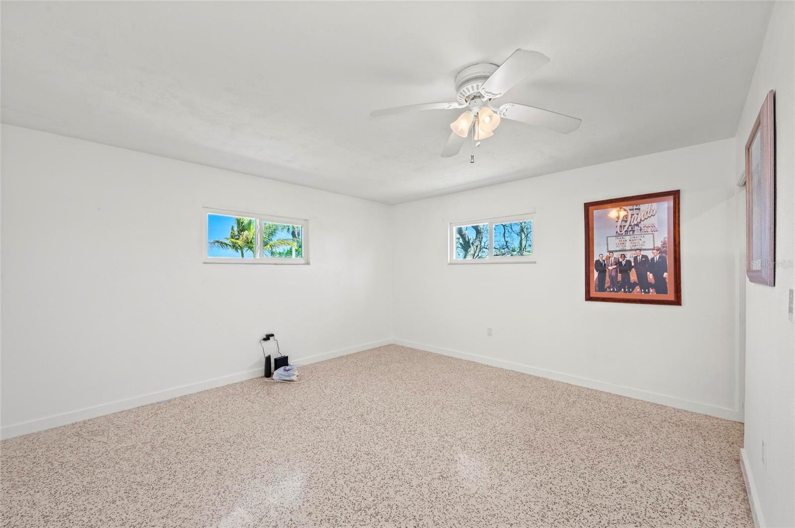 Image 33 of 66 For 2014 Riverside Drive E