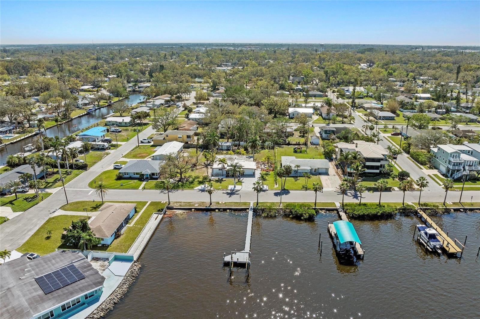 Image 4 of 66 For 2014 Riverside Drive E