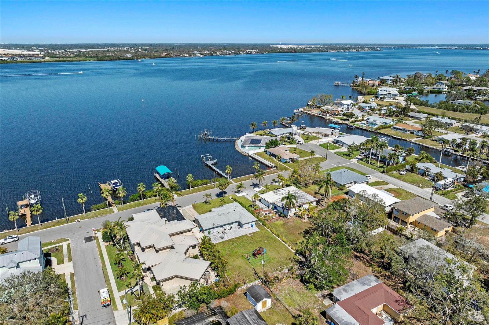 Image 48 of 66 For 2014 Riverside Drive E