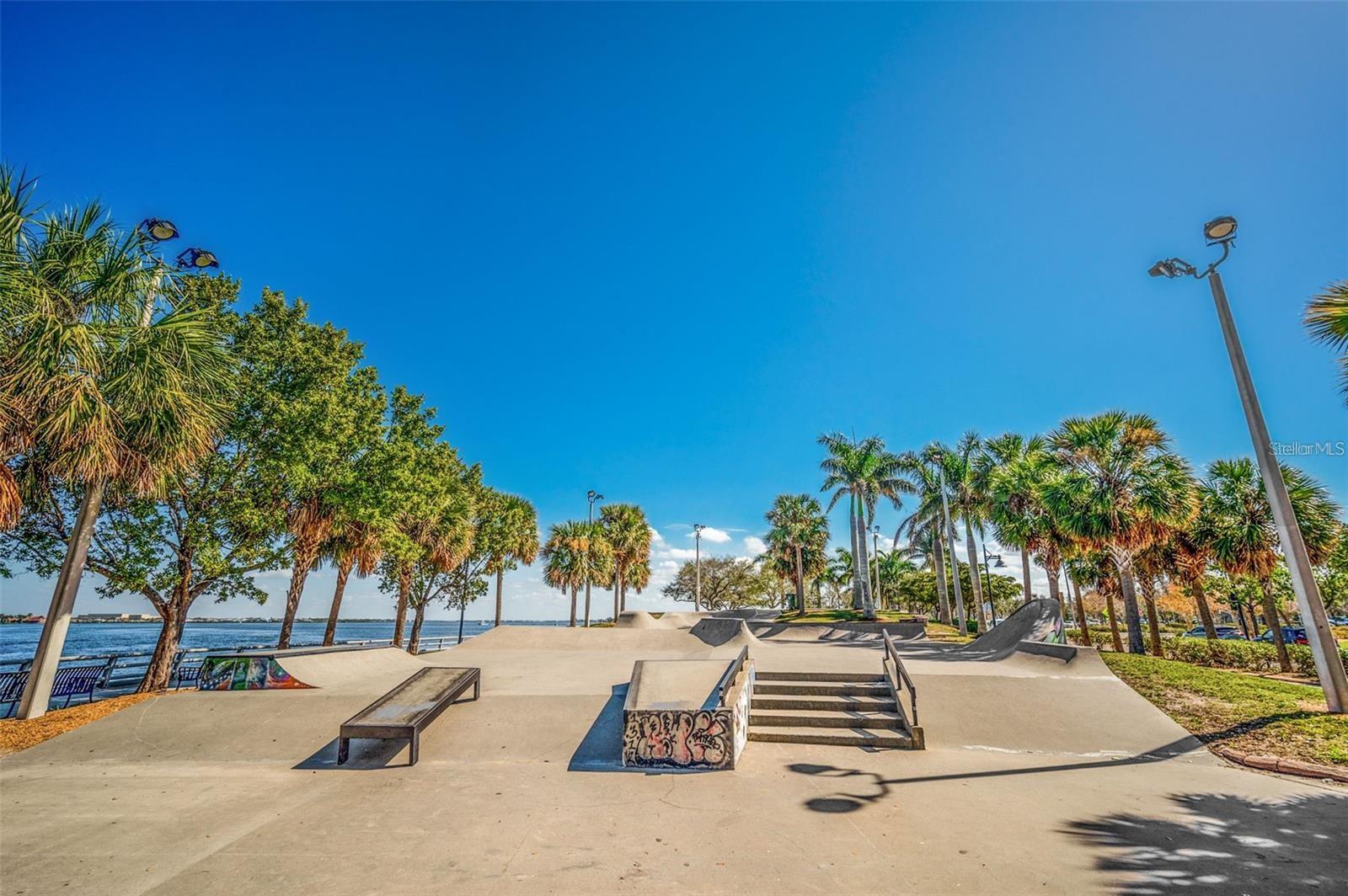 Image 54 of 66 For 2014 Riverside Drive E