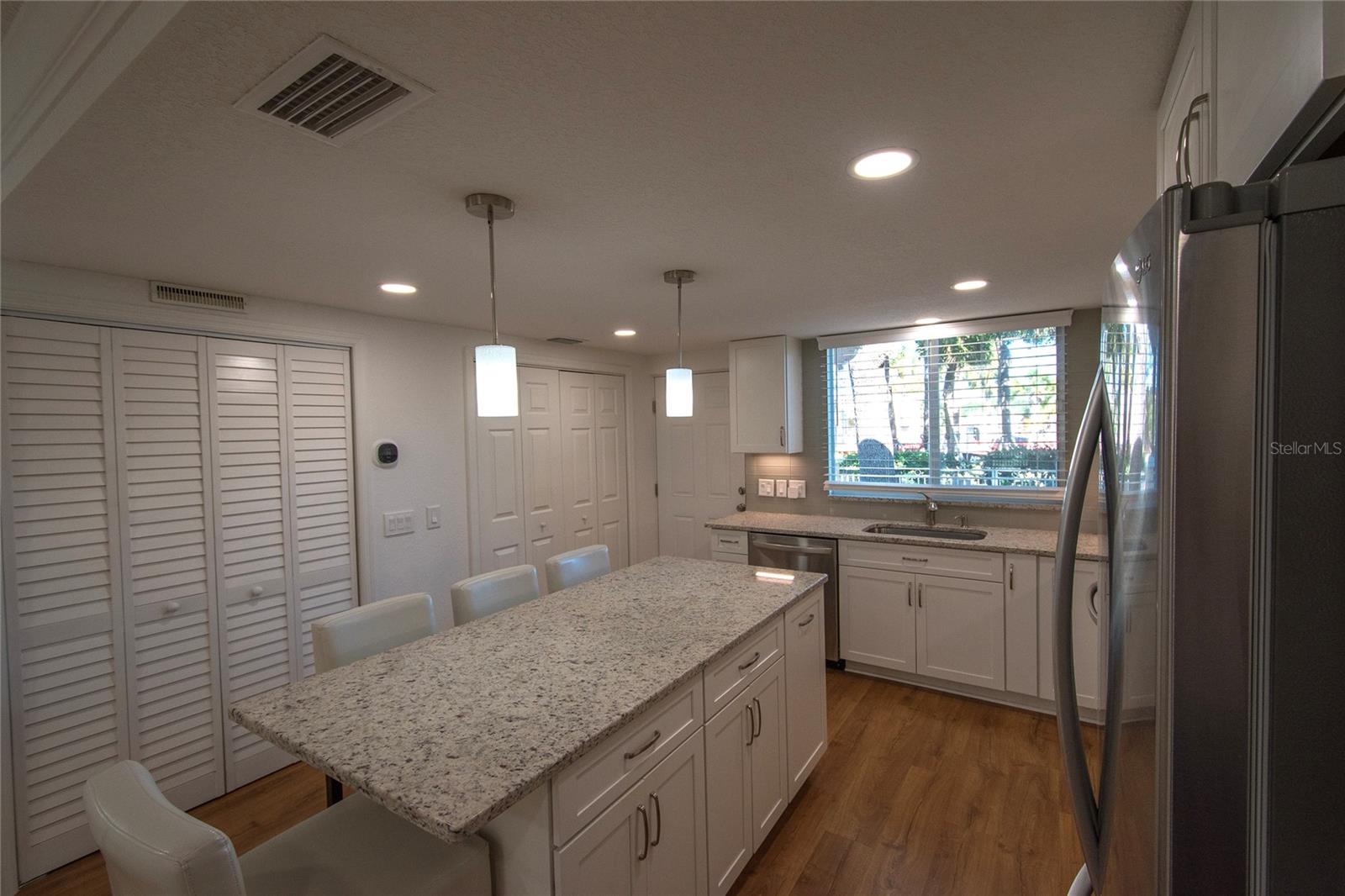 Image 10 of 34 For 648 Cohen Way