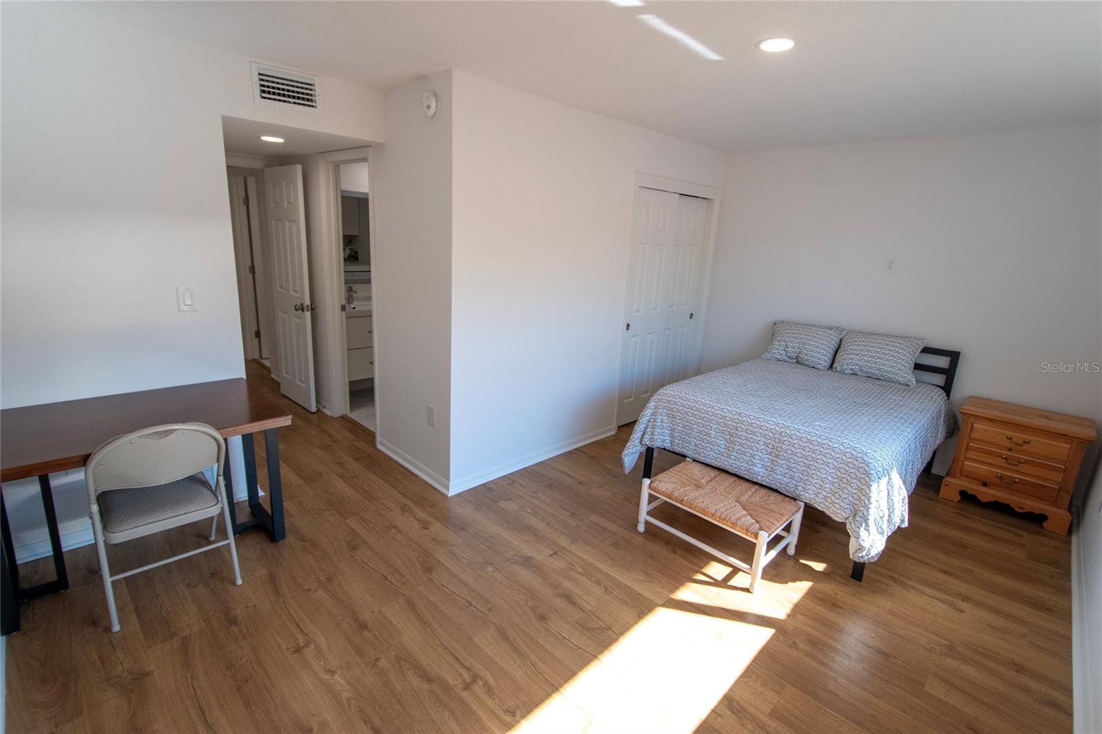 Image 17 of 34 For 648 Cohen Way