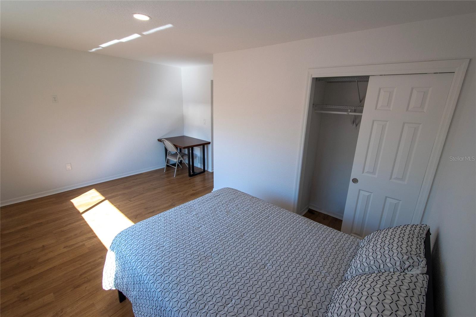 Image 18 of 34 For 648 Cohen Way